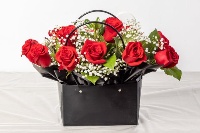 Black purse with red roses on sale
